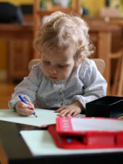 Petite fille concentrée !