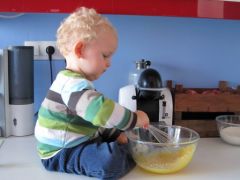 Préparation du gâteau d'anniversaire de Louise