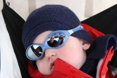 Arrêtez de jouer avec mes lunettes quand je dors !