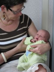 Sur les genoux de Babou.